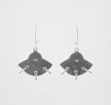 Load image into Gallery viewer, flying saucer earrings